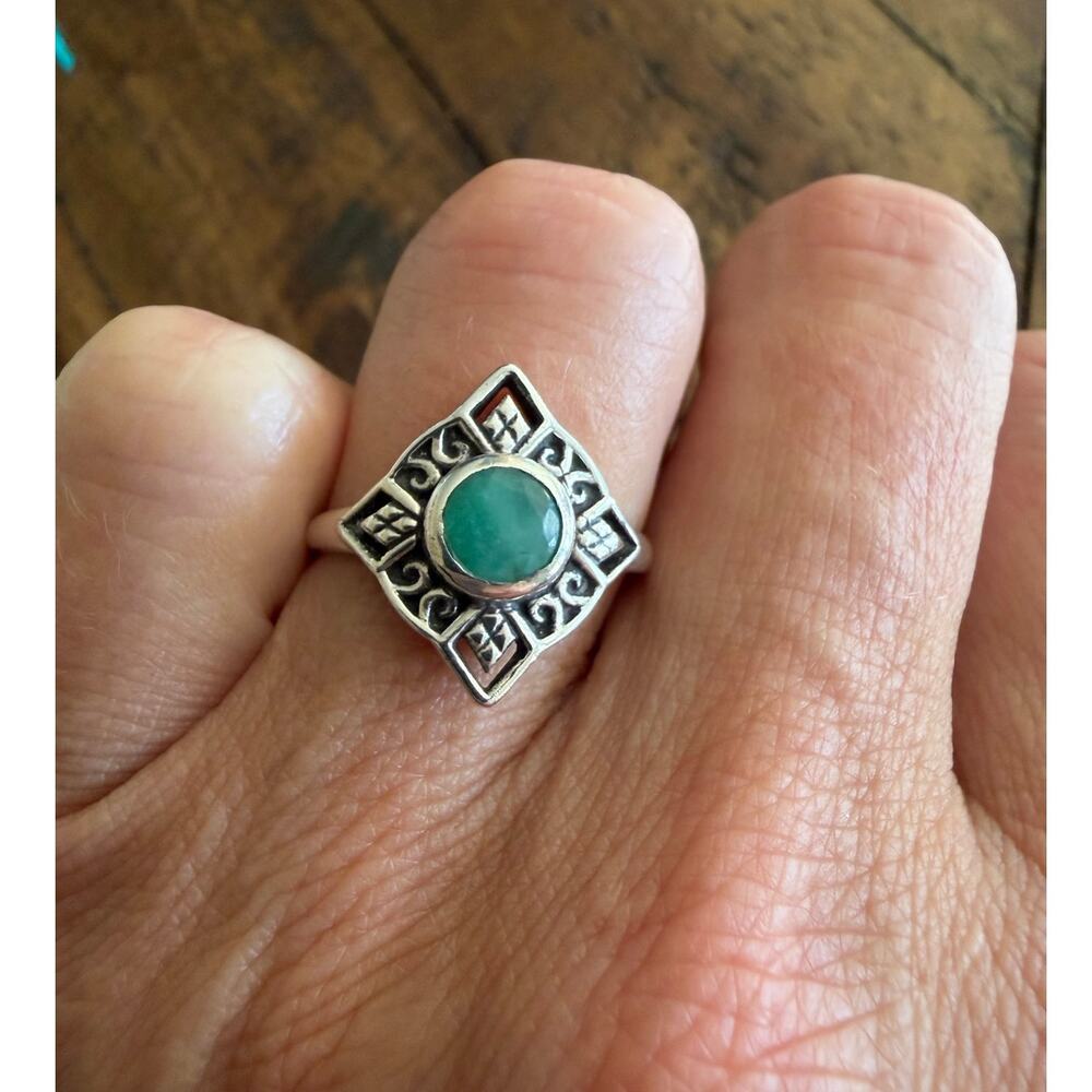 25 Sterling Silver Green Chalcedony Cabochon Geometric Filigree Ring